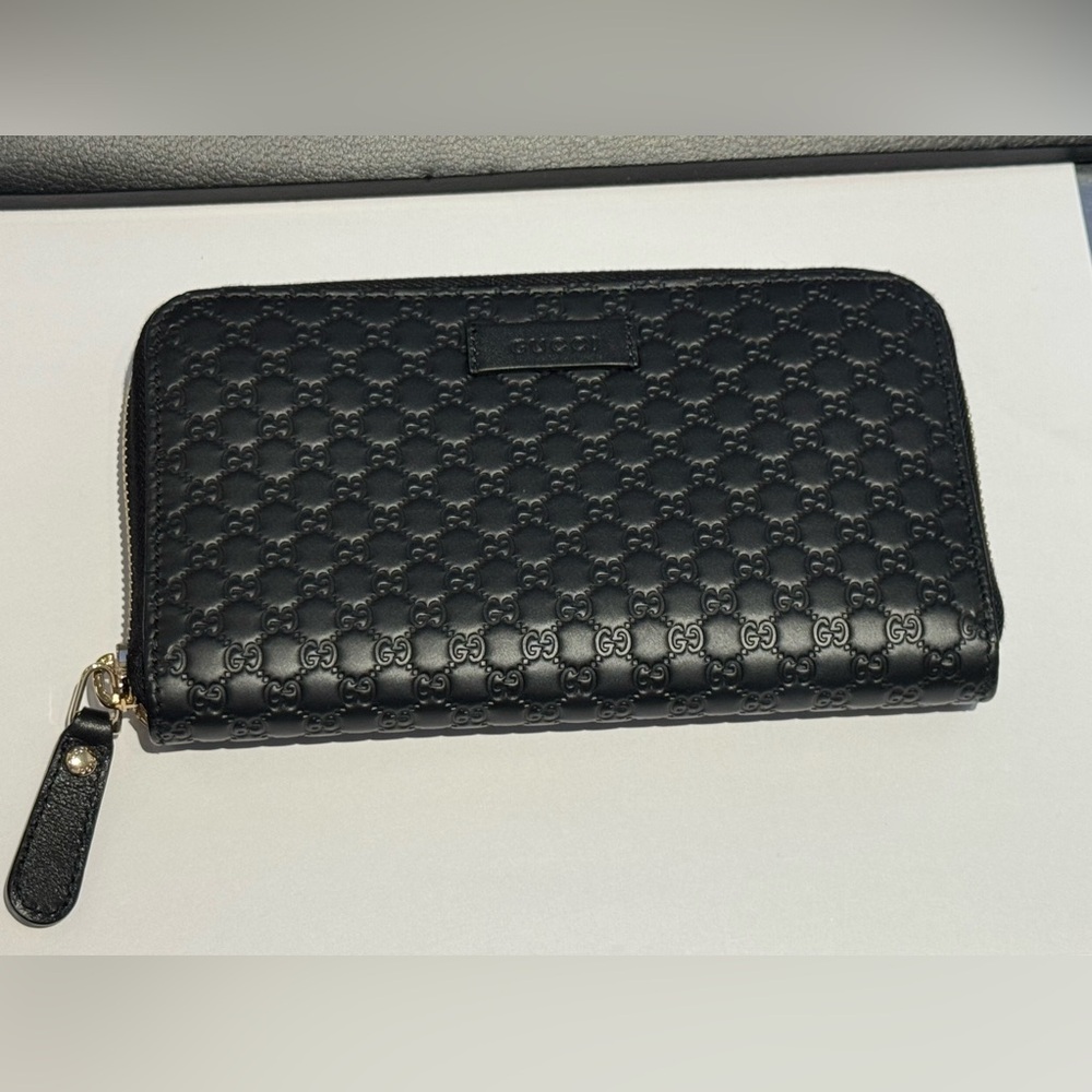 Gucci Microguccissima GG Black Leather Zip Around Wallet